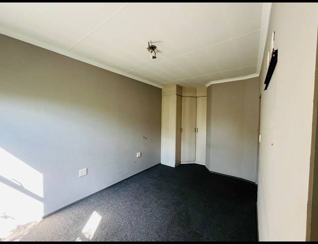 3 BEDROOM APARTMENT FOR SALE IN HONEYDEW GROVE
